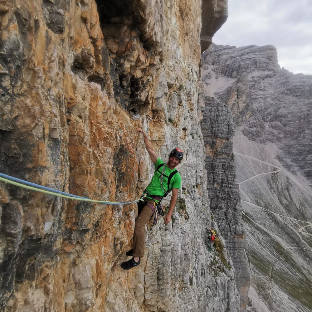 Escalade-aux-Dolomites, Emile qui grimpe avec le sourir